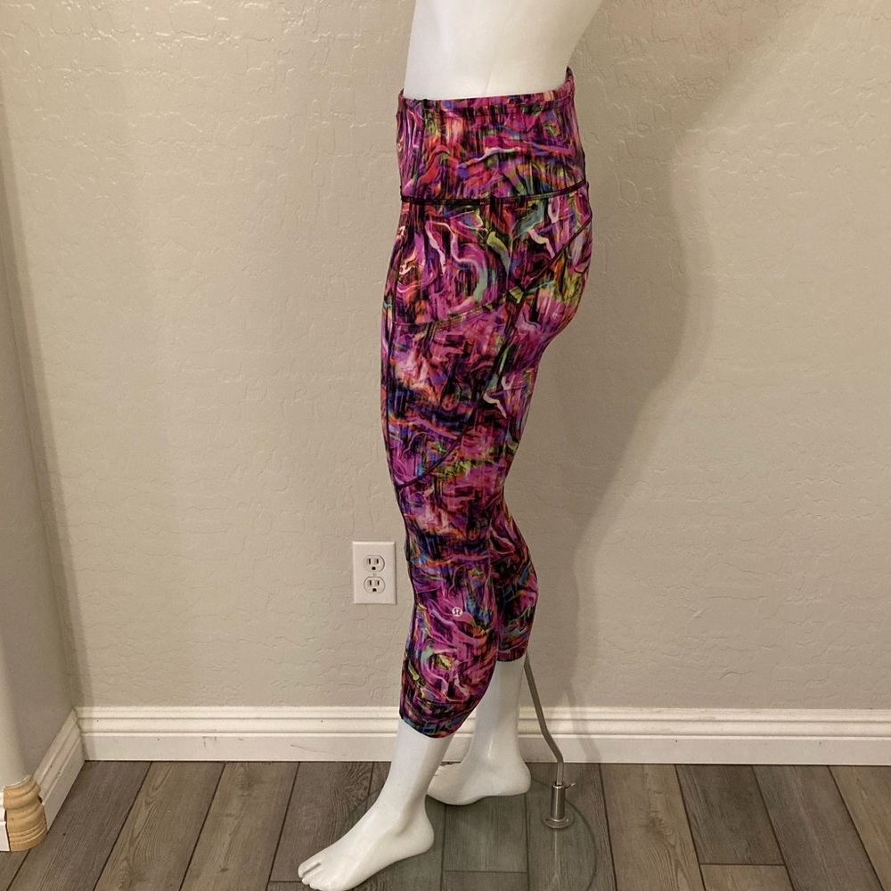 Lululemon Fast and Free High-Rise Crop 23"
5 Pocket Hyper Flow Pink Multi SZ6 - Picture 9 of 13